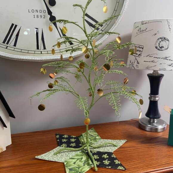 Bendable Metal Decoration Tree - Picture 2 of 6